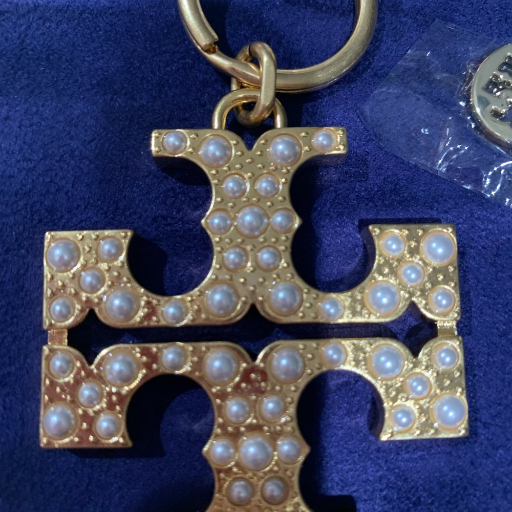 Tory Burch Pearl Key Fob/ Handbag charm. NWT - Picture 2 of 10